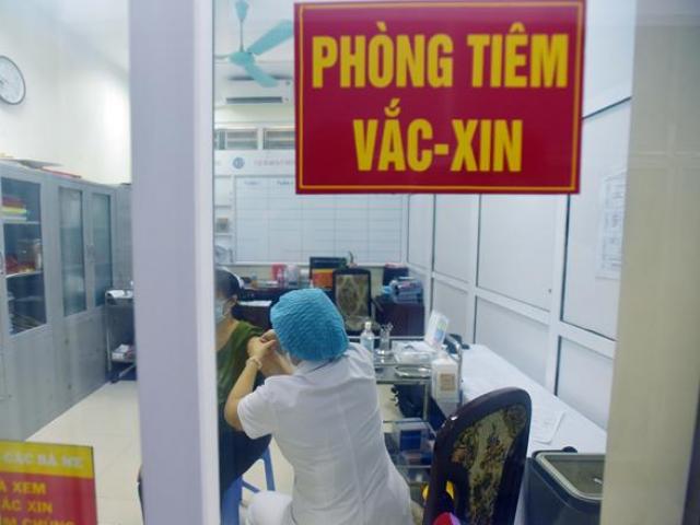 Tin tức trong ngày - Sau vụ "mất tiền cho cò để tiêm vắc xin thần tốc”, Hà Nội cấm cán bộ nhận tiền "bồi dưỡng"