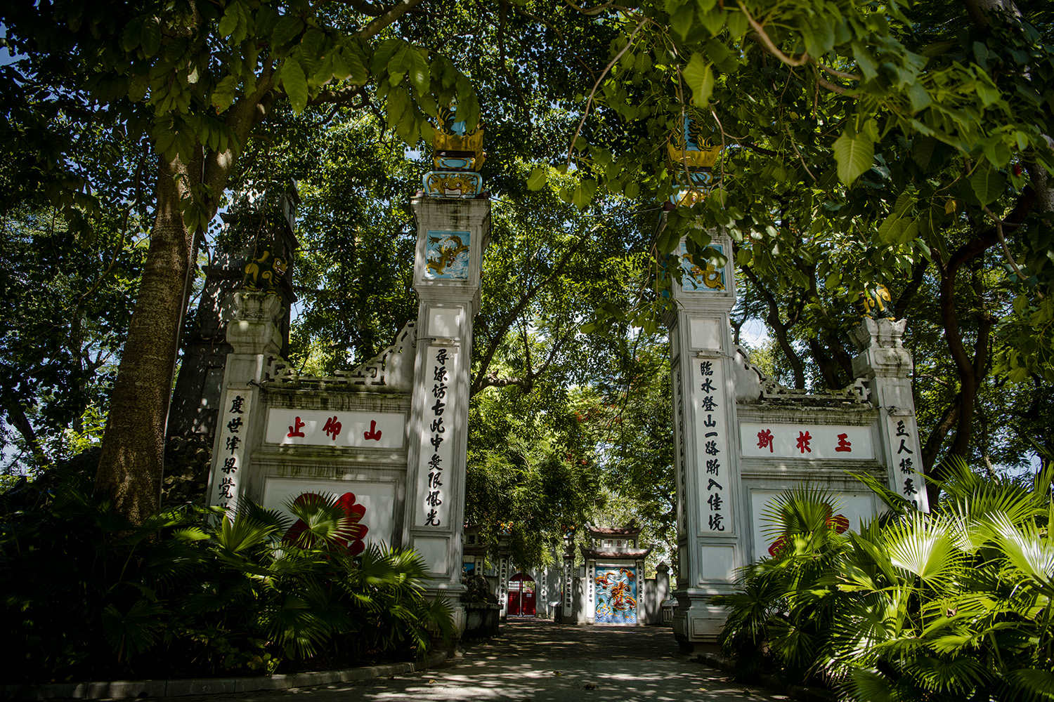 Những điểm tham quan nổi tiếng ở Hà Nội “không một bóng người” trong những ngày giãn cách - 14