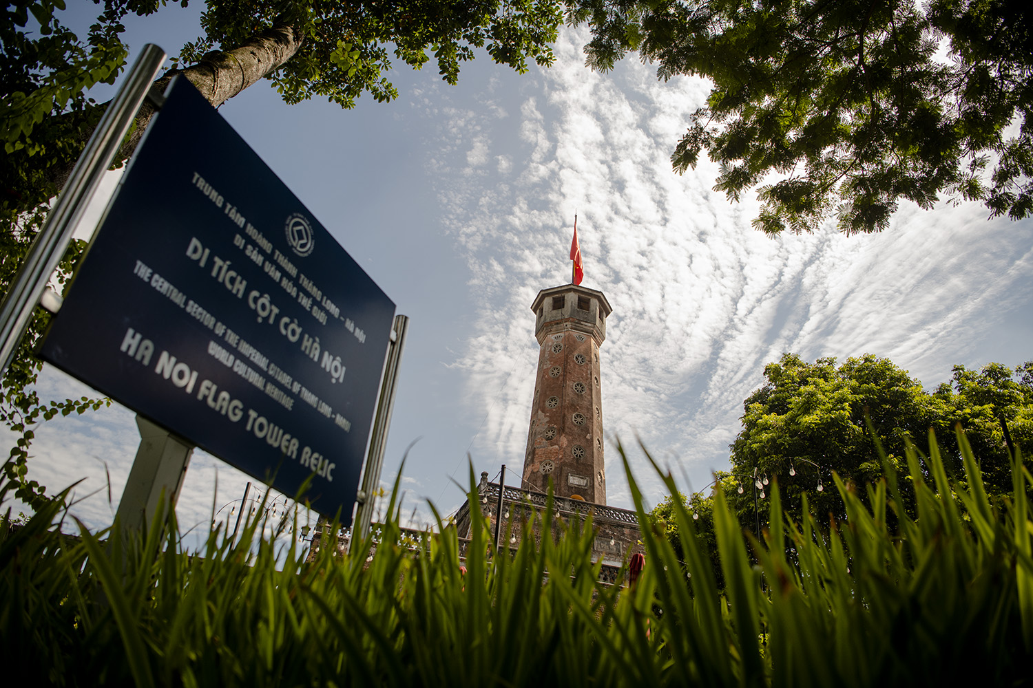 Di tích cột cờ Hà Nội, địa điểm thăm quan nổi tiếng của Hà Nội mang nhiều dấu ấn lịch sử cũng ngừng đón khách tham quan trong thời điểm này.