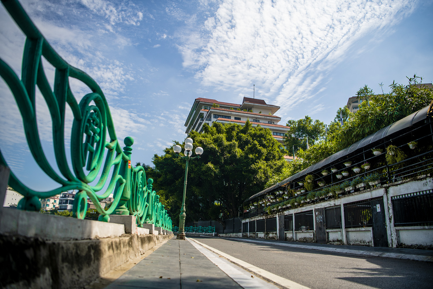 Những điểm tham quan nổi tiếng ở Hà Nội “không một bóng người” trong những ngày giãn cách - 4