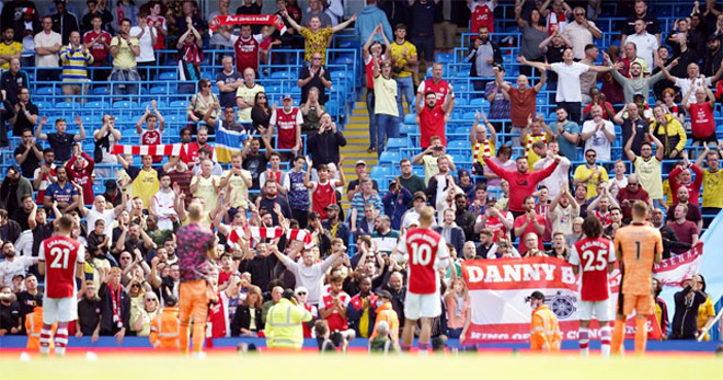 Arsenal bị người hâm mộ quay lưng một cách đầy cay đắng