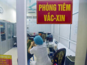 Tin tức trong ngày - Sau vụ &quot;mất tiền cho cò để tiêm vắc xin thần tốc”, Hà Nội cấm cán bộ nhận tiền &quot;bồi dưỡng&quot;