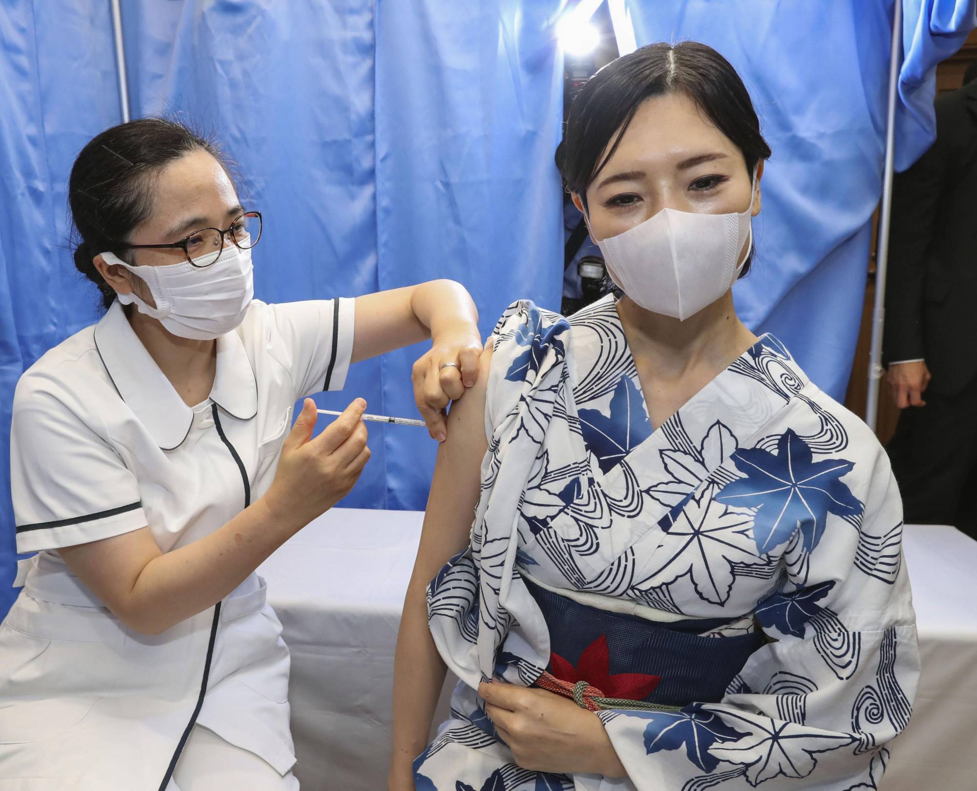 Nhật Bản sử dụng vaccine Pfizer, Moderna và AstraZeneca trong chiến dịch tiêm chủng toàn quốc.