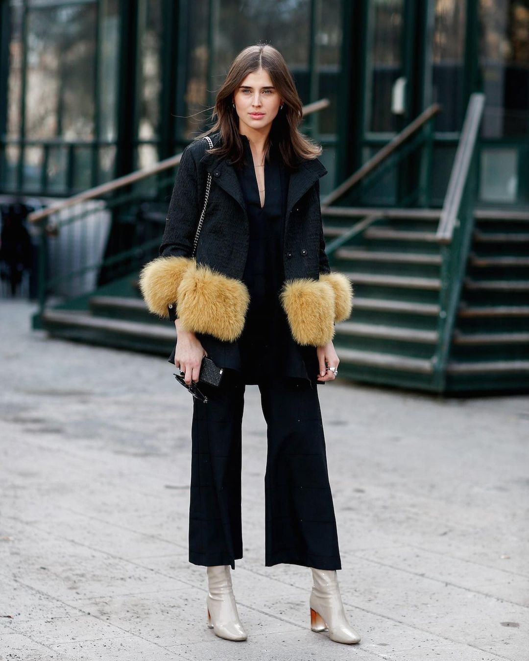 Món đồ nào có thể thay thế chiếc váy đen trong tủ quần áo của bạn? - 4