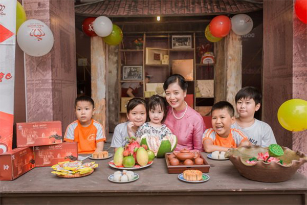 Trung thu là dịp để những người con xa quê trở về nhà, đoàn tụ với gia đình