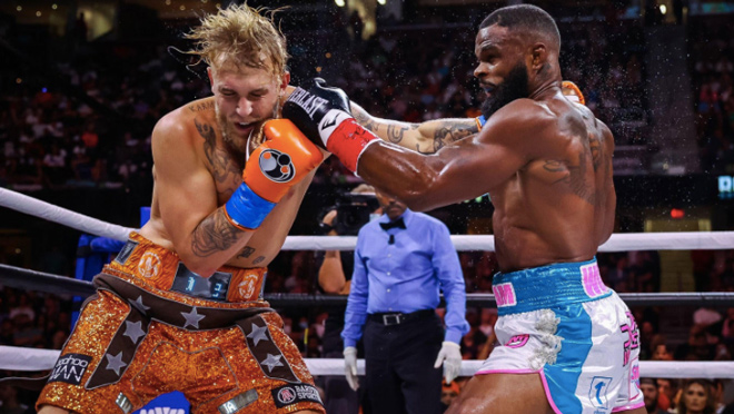 Jake Paul (trái) thắng trận thứ 4 Boxing chuyên nghiệp