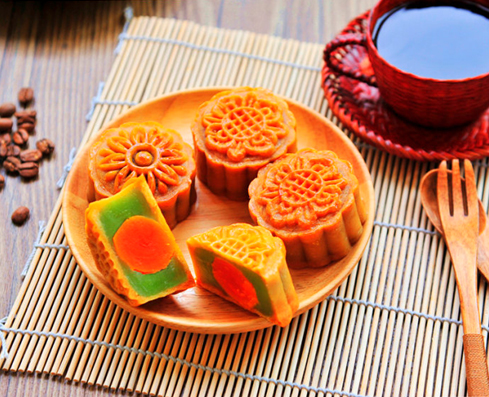 Bánh Trung thu ở Trung Quốc thường mang hình tròn tượng trưng cho sự đoàn viên, viên mãn.