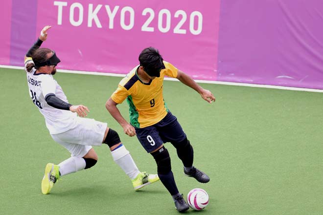 Đội tuyển&nbsp;Brazil đang chơi cực hay ở môn bóng đá nam 5 người tại Paralympic Tokyo 2020 khi toàn thắng cả 3 trận, ghi được đến 11 bàn và chưa hề để lọt lưới khi bước vào bán kết