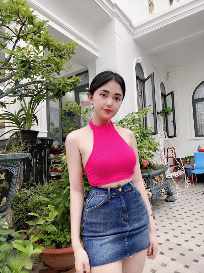 Hương Giang sở hữu gương mặt xinh xắn như búp bê. 
