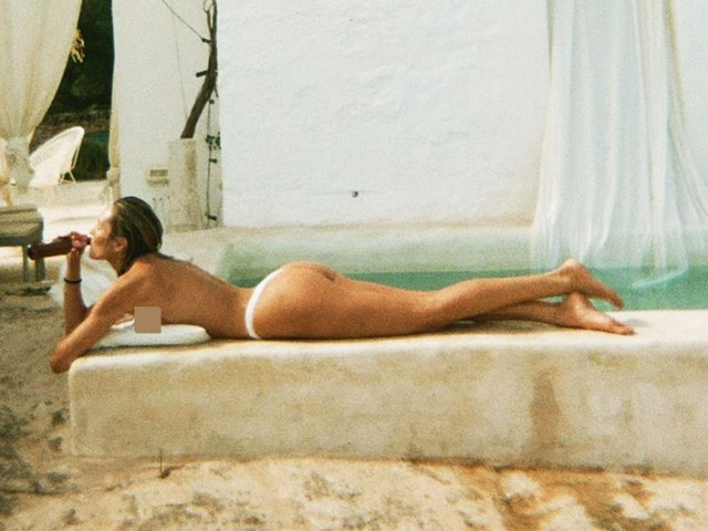 Làm đẹp - Đã 2 lần sinh nở nhưng "thiên thần Nam Phi" vẫn có vóc dáng như tượng tạc