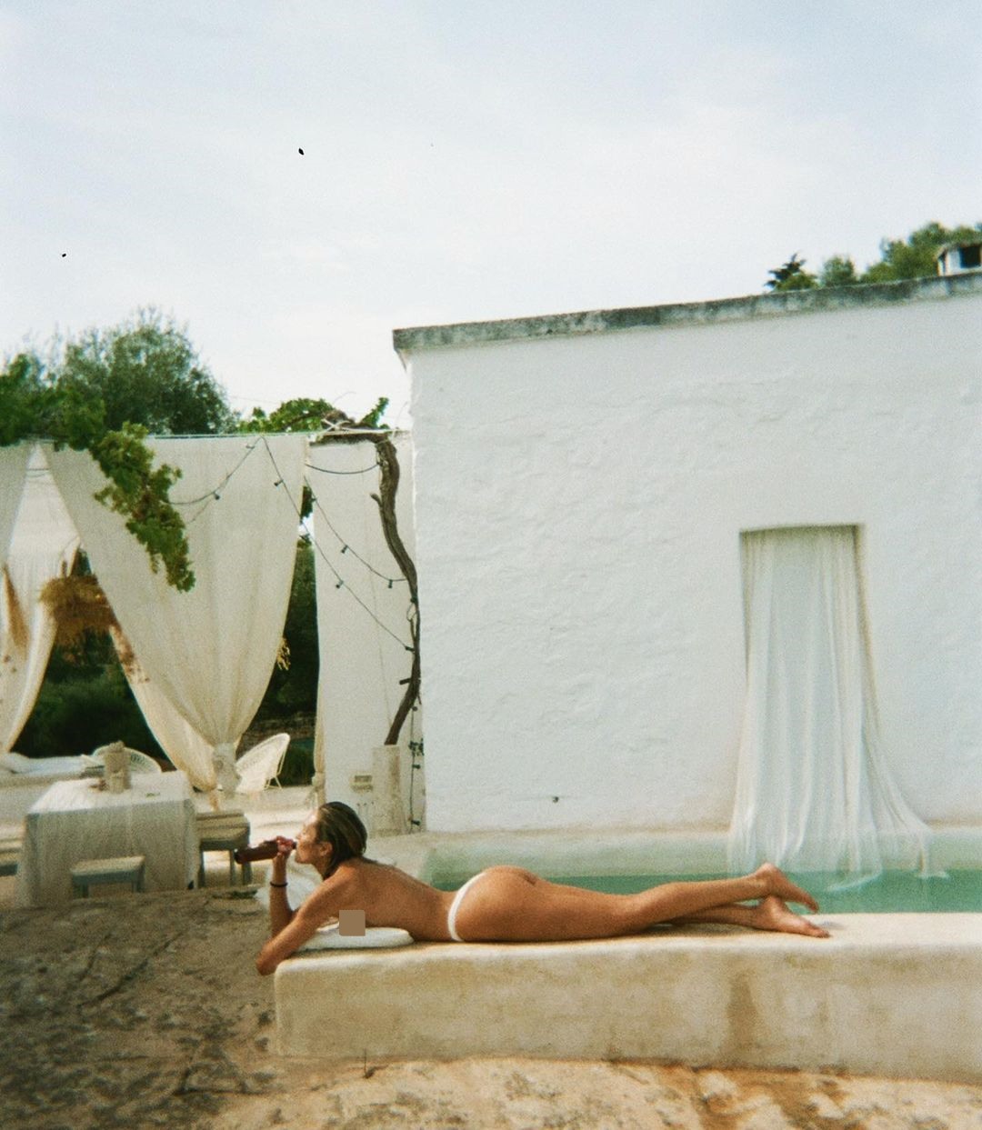 Candice Swanepoel khoe vóc dáng hoàn hảo trong hình ảnh mới đăng tải.