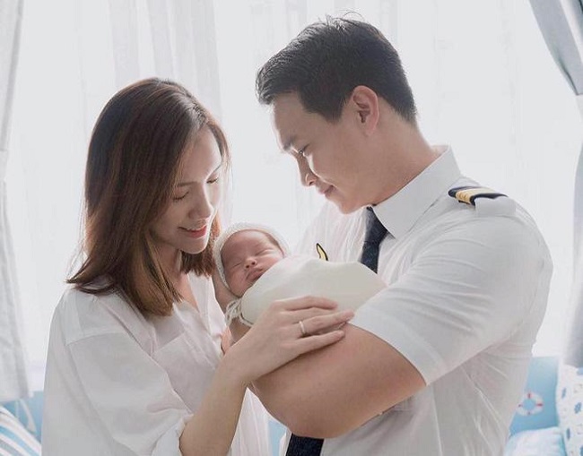 Đầu năm 2016, Thùy Linh tổ chức đám cưới, chồng của cô nàng là một phi công và rất cao lớn, điển trai. Hiện tại, cặp đôi đã có với nhau một cậu con trai kháu khỉnh.
