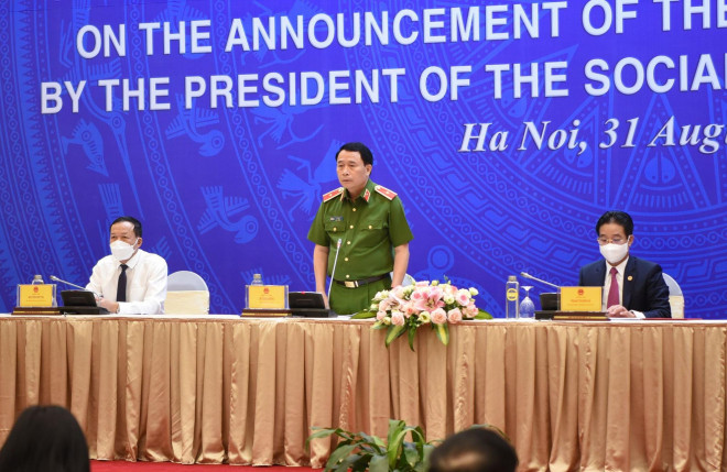 Thứ Trưởng Bộ Công an Lê Quốc Hùng tại buổi họp báo