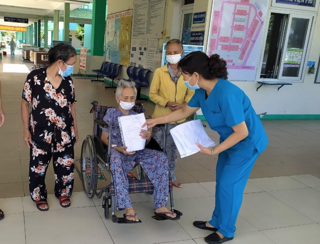 Bệnh nhân 101 tuổi vừa được điều trị khỏi Covid-19 tại Bệnh viện Phổi Đà Nẵng