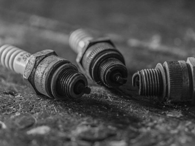 Xe máy - Xe đạp - Bao lâu thì bạn nên thay bugi xe máy?