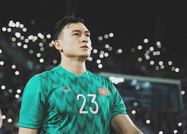 Đặng Văn Lâm khoe bụng "múi sầu riêng" trước thềm đá vòng loại World Cup - 1