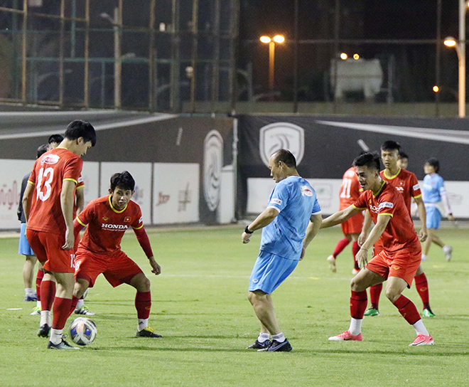 HLV Park Hang Seo cố gắng tạo tâm lý thoải mái cho các học trò trước trận gặp Saudi Arabia.