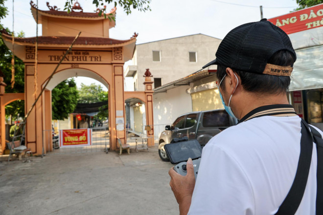 Cận cảnh giám sát hàng ngàn dân khu vực phong toả bằng flycam, ai vi phạm bị phạt nguội - 10