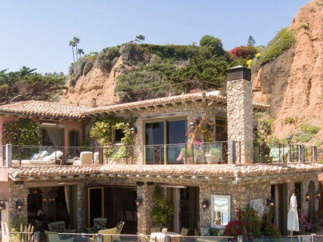 Kinh doanh - Tỷ phú công nghệ mạnh tay mua biệt thự hơn 600 tỷ như "sắp rơi" trên vách đá