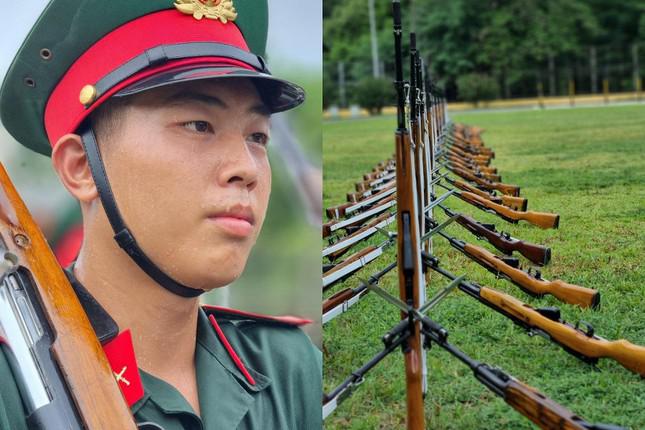 Đồng hành với các chiến sĩ trong thời gian khổ luyện là những khẩu súng CKC phục vụ cho hoạt động nghi lễ ở khu vực Lăng Bác