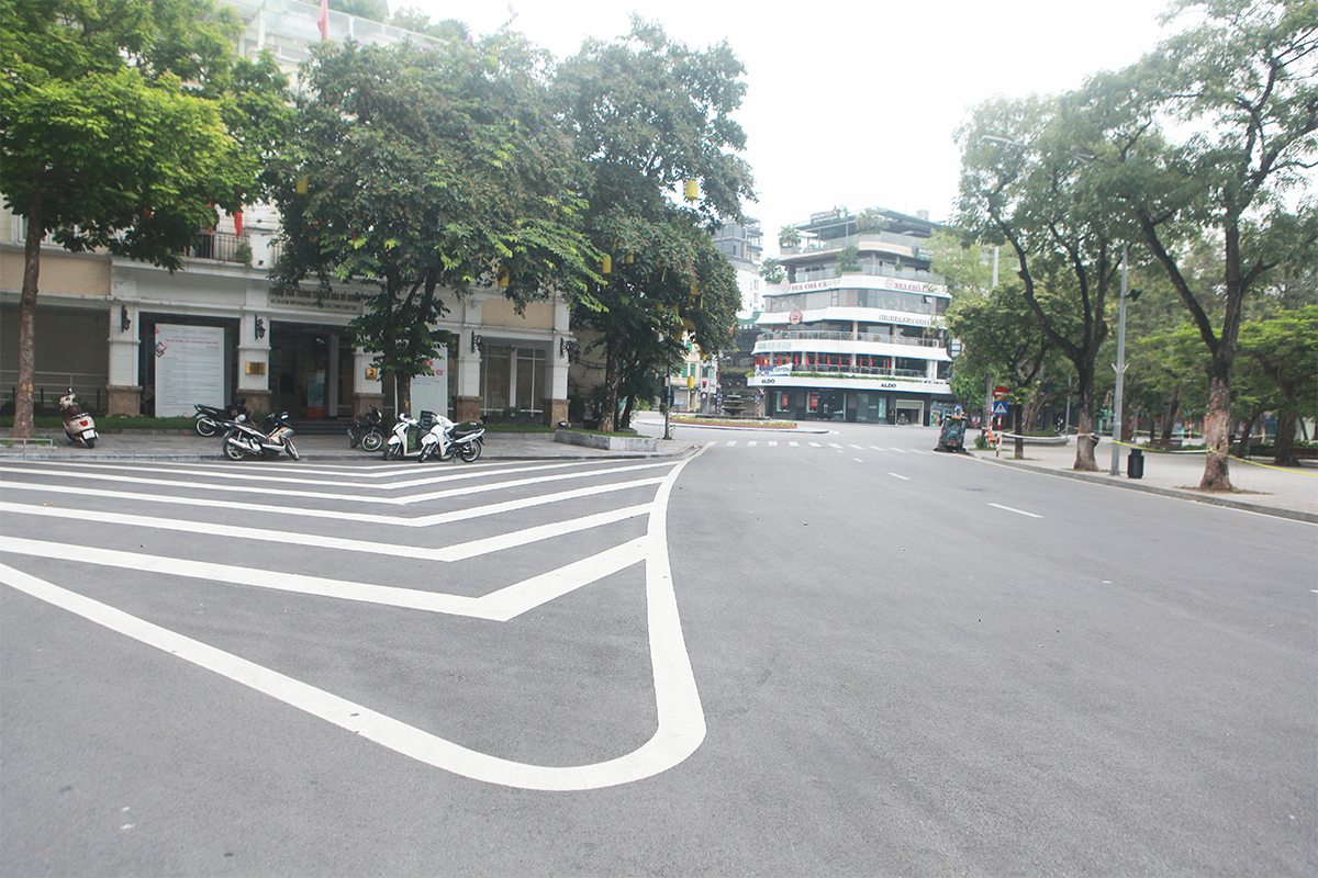 Hình ảnh khác lạ trên các phố phường Hà Nội trong ngày 2/9 năm nay - 5