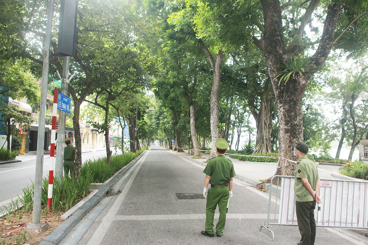 Hình ảnh khác lạ trên các phố phường Hà Nội trong ngày 2/9 năm nay - 7