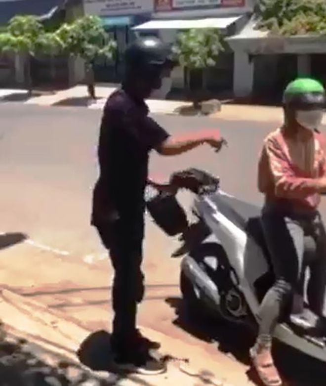 Nam thanh niên Trần Văn Em bị phường Vĩnh Hòa xử phạt (Ảnh: Cắt từ clip)