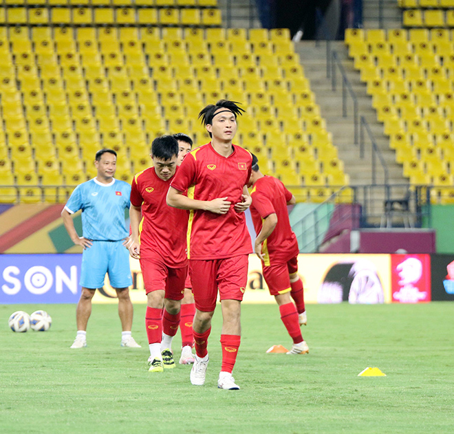 ĐT Việt Nam làm quen sân đấu Saudi Arabia, hồi hộp trước trận đấu lịch sử - 7