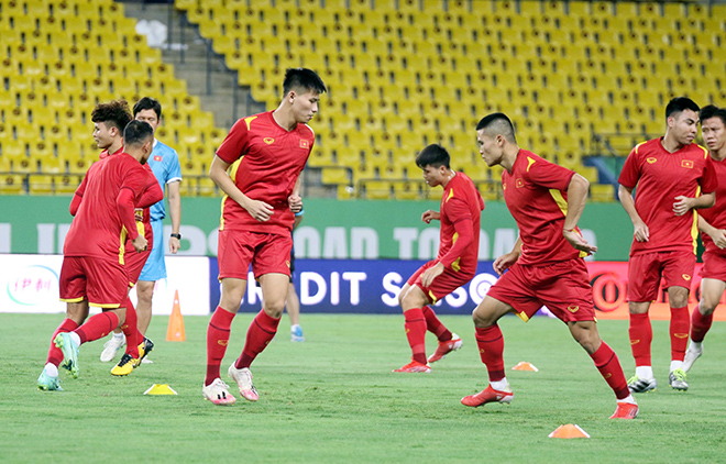 ĐT Việt Nam làm quen sân đấu Saudi Arabia, hồi hộp trước trận đấu lịch sử - 10