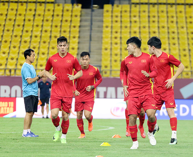 ĐT Việt Nam làm quen sân đấu Saudi Arabia, hồi hộp trước trận đấu lịch sử - 9