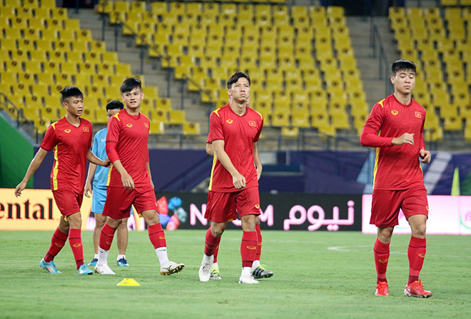 ĐT Việt Nam làm quen sân đấu Saudi Arabia, hồi hộp trước trận đấu lịch sử - 6