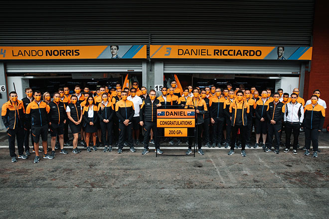 Ricciardo ăn mừng chặng thứ 200 bằng vị trí thứ 4 cùng McLaren