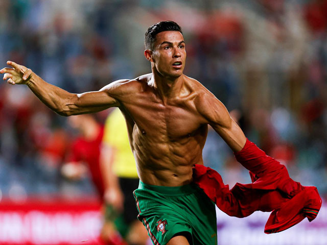 Bóng đá - Ronaldo nhận án phạt bị treo giò vòng loại World Cup, fan MU bất ngờ ăn mừng