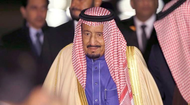 Đứng đầu Vương Quốc Saudi Arabia là vua Salman bin Abdul-aziz al Saud. Ông từng khiến dân Đông Nam Á và cả cư dân mạng Việt Nam bất ngờ khi mang theo một thứ lúc đi công du tới Nhật Bản.
