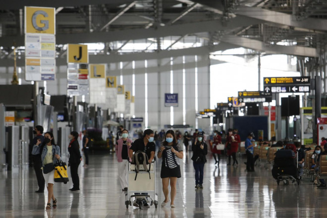 Sân bay Suvarnabhumi ở Bangkok khởi sắc khi các chuyến bay nội địa đến từ “vùng đỏ” được nối lại hôm 1-9 Ảnh: BANGKOK POST