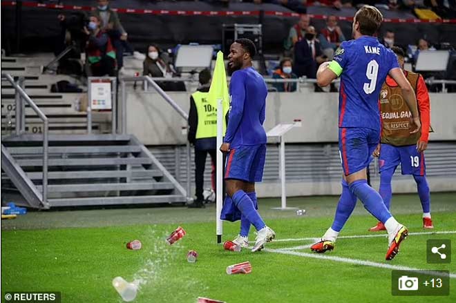 ĐT Anh đại thắng, Sterling làm fan nổi giận vì tưởng nhớ mỹ nữ xấu số - 3