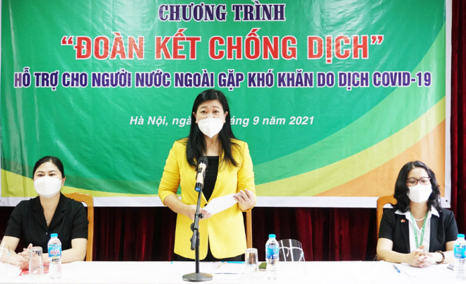 Chủ tịch Ủy ban Mặt trận Tổ quốc Việt Nam thành phố Nguyễn Lan Hương phát biểu tại chương trình.