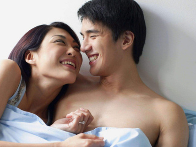 Bạn trẻ - Cuộc sống - Đang "ân ái" nồng nhiệt bỗng chồng dừng lại đột ngột, cô vợ có pha xử lý đẳng cấp