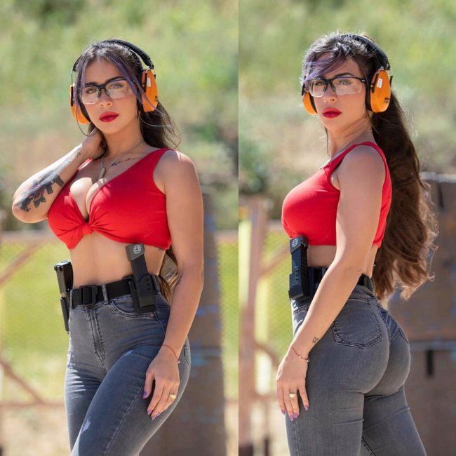 Julie thường xuyên luyện tập bắn súng.&nbsp;&nbsp;