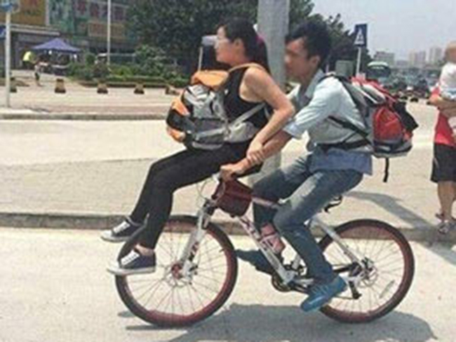 Cứ yên tâm vào tay lái của anh.
