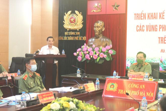 Đồng chí Chu Ngọc Anh, Chủ tịch UBND TP Hà Nội khẳng định vai trò to lớn của CATP Hà Nội đối với thắng lợi của cuộc giãn cách thứ 4 trên địa bàn thành phố