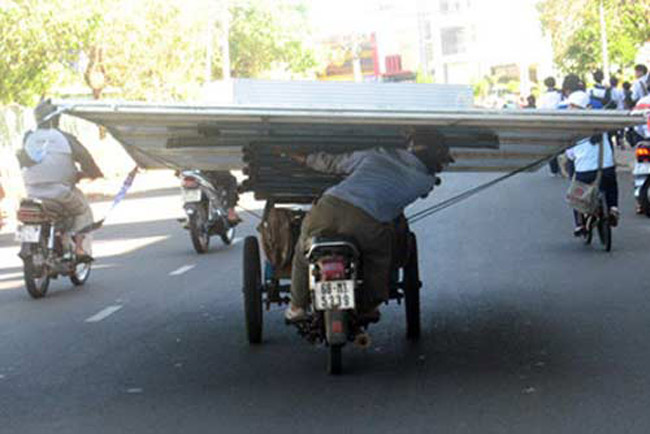 Khả năng lái xe thì không ai sánh bằng được rồi.

