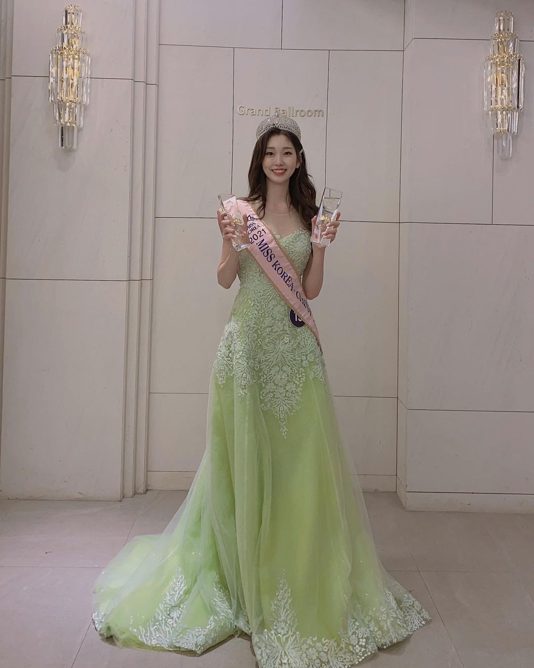Sau khi làm người mẫu, Kim Na Jung còn tham gia thi nhan sắc.