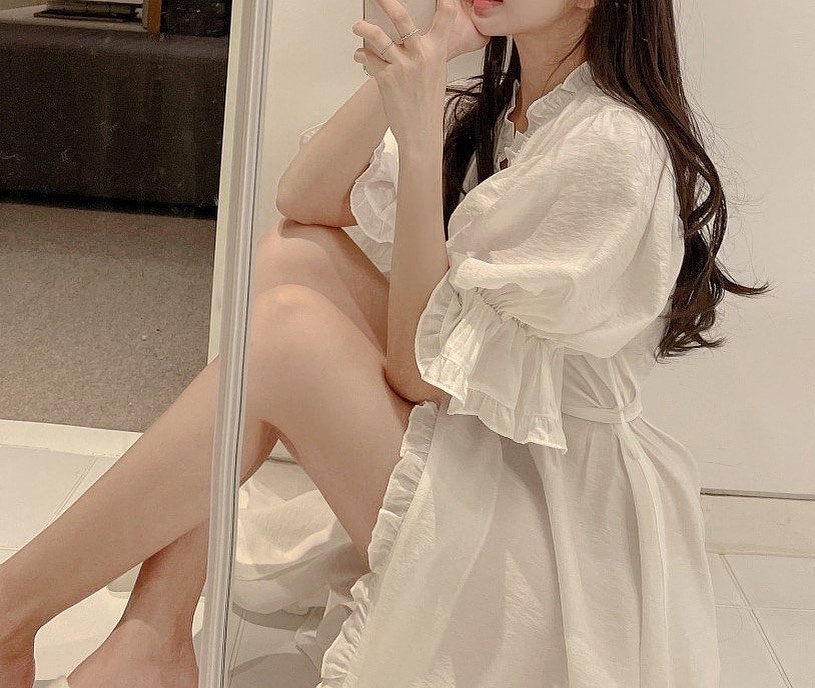 Kim Na Jung thường diện những bộ trang phục nhẹ nhàng, nữ tính.