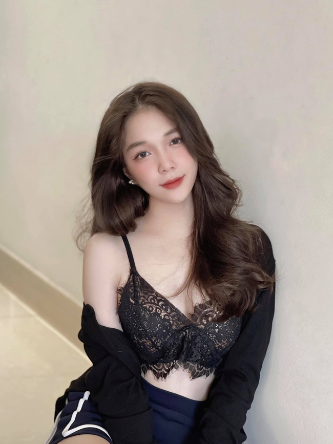 Body nuột nà của Kiều Oanh cũng không kém các hot girl. 
