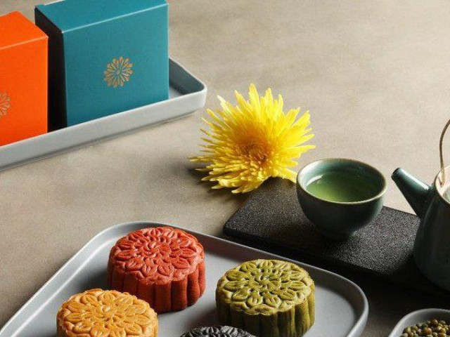 Kinh doanh - Gặp khó mùa dịch, nhà sản xuất bánh Trung thu đẩy mạnh bán online