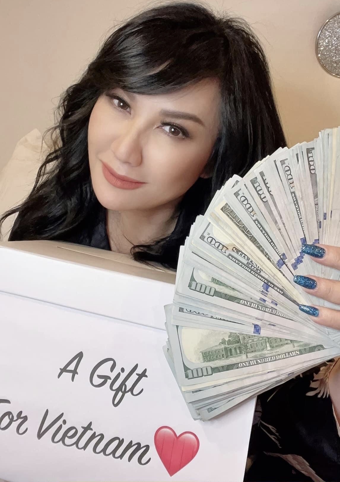 Vợ cũ Bằng Kiều “gây choáng” khi nhận được gần 500 triệu đồng trong ngày sinh nhật - 1