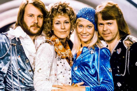 Nhóm nhạc huyền thoại ABBA tái hợp sau 40 năm vắng bóng