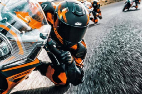 Mô tô thể thao KTM RC 390 ra mắt, trang bị phanh ABS