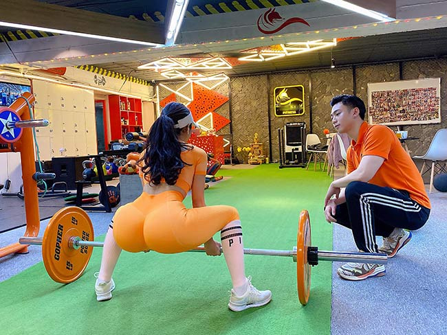 Phạm Hồng Nhung là một trong những hot gymer nổi tiếng tại Hà Nội nhờ sở hữu số đo 3 vòng cực chuẩn 92-61-97 (cm).
